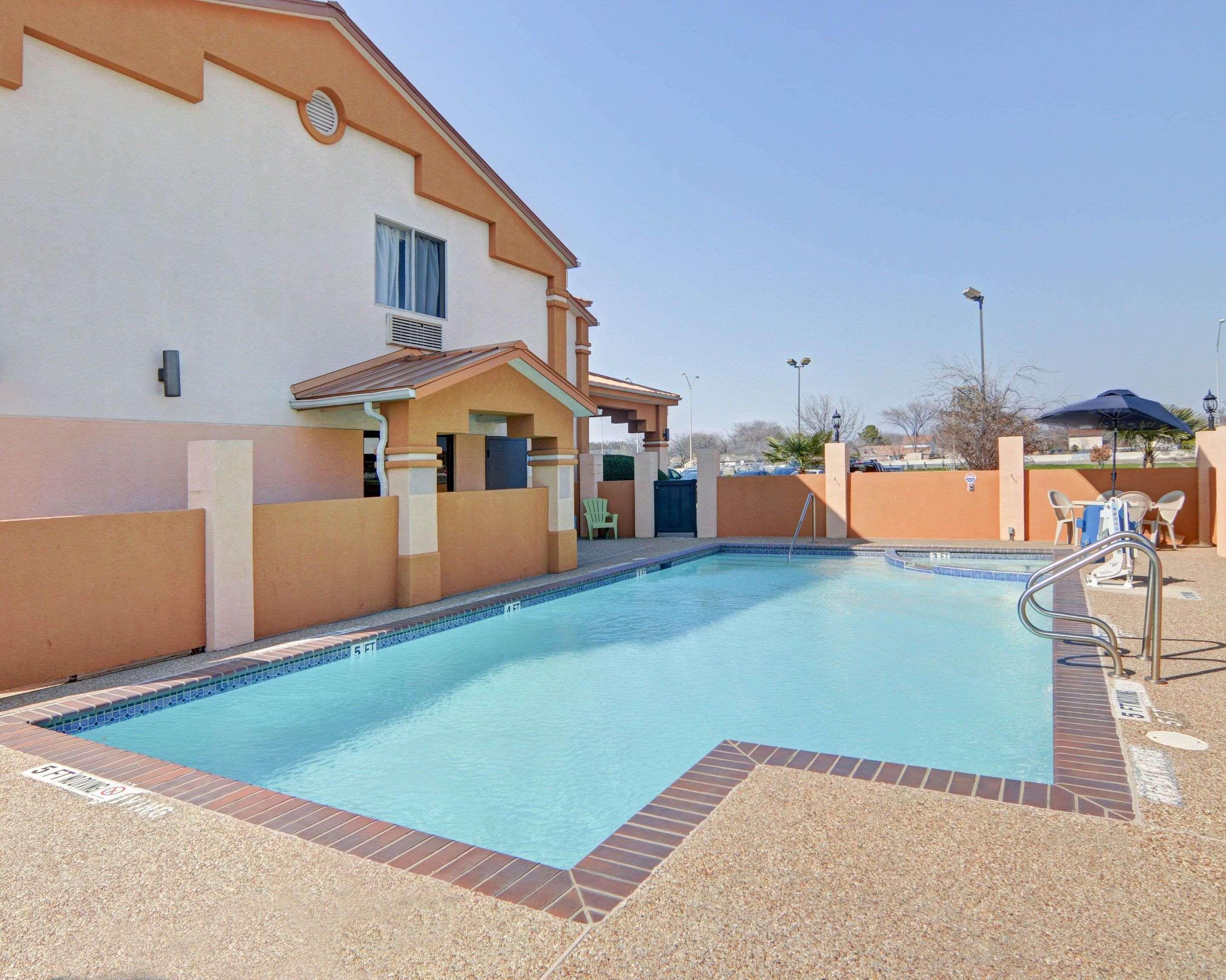 Quality Inn Forest Hill - Fort Worth South Zewnętrze zdjęcie